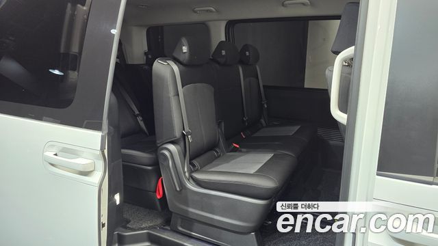 Hyundai Staria 2025 — photo 17