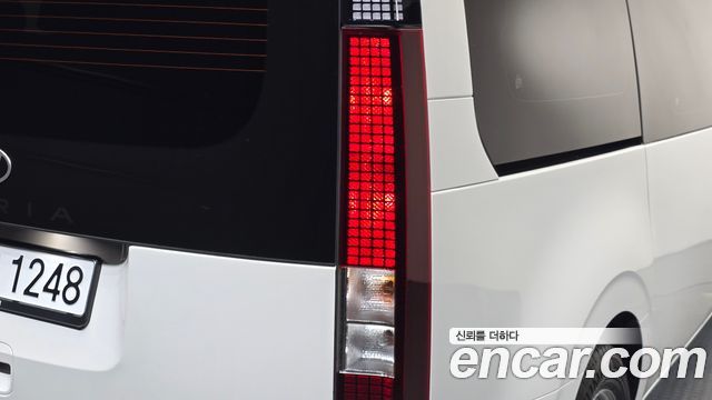 Hyundai Staria 2025 — photo 9