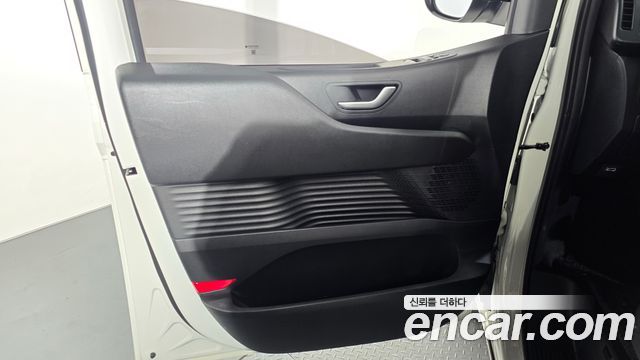 Hyundai Staria 2025 — photo 14