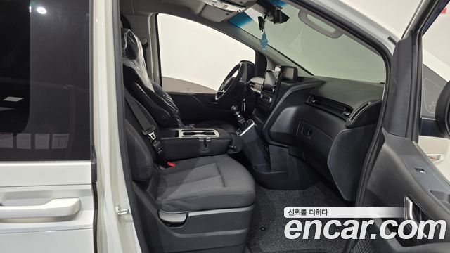 Hyundai Staria 2025 — photo 16