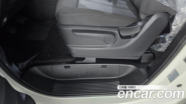 Hyundai Staria 2025 — photo 29