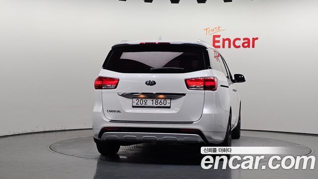Kia Canival 2016 — photo 4