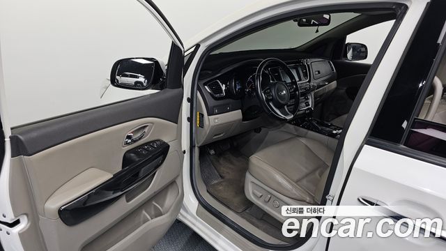 Kia Canival 2016 — photo 10