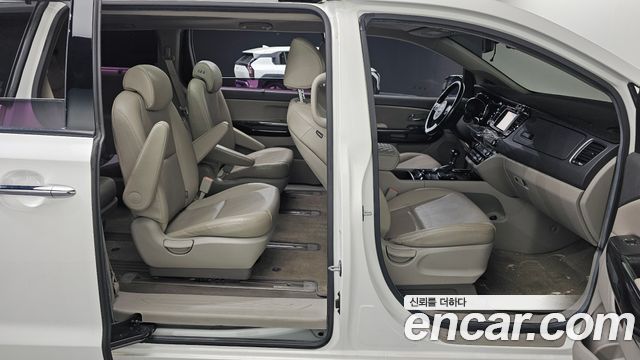 Kia Canival 2016 — photo 11