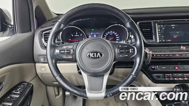 Kia Canival 2016 — photo 14