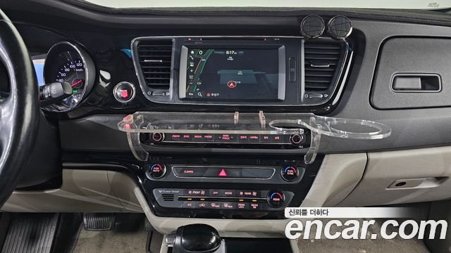 Kia Canival 2016 — photo 15