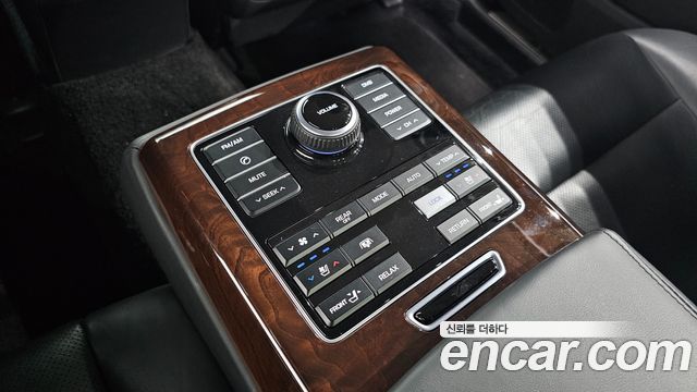 Hyundai Equus 2015 — photo 25