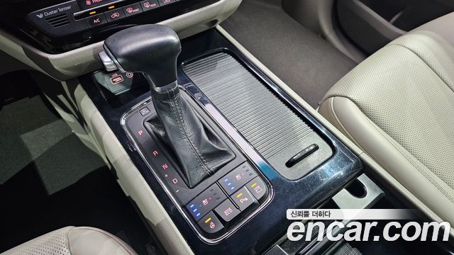 Kia Canival 2017 — photo 12