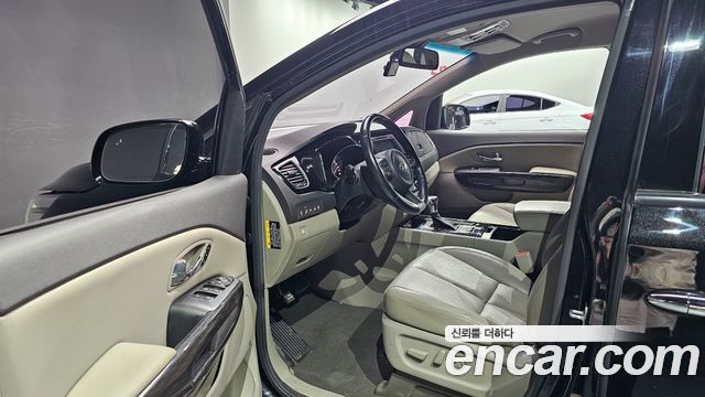 Kia Canival 2017 — photo 13