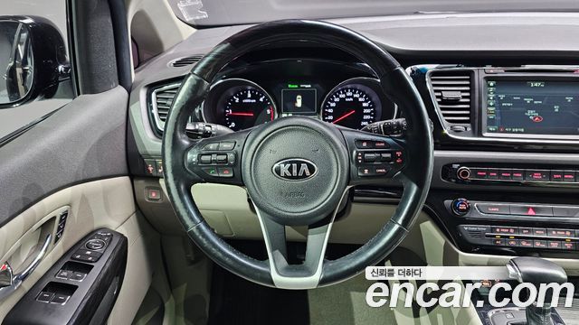 Kia Canival 2017 — photo 19
