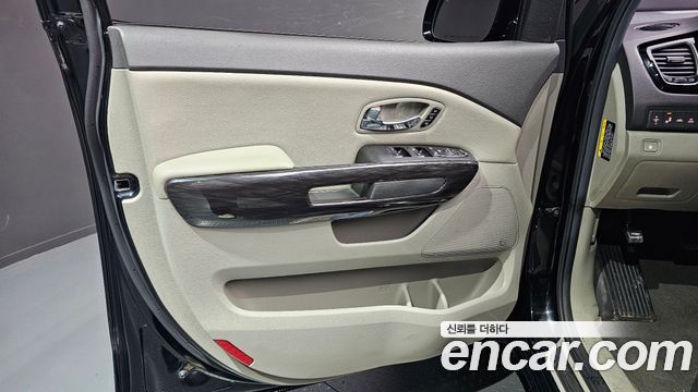 Kia Canival 2017 — photo 14
