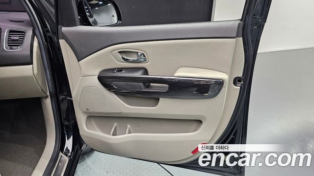 Kia Canival 2017 — photo 15