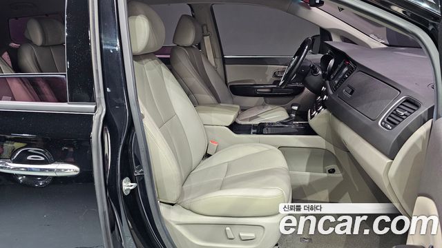 Kia Canival 2017 — photo 16