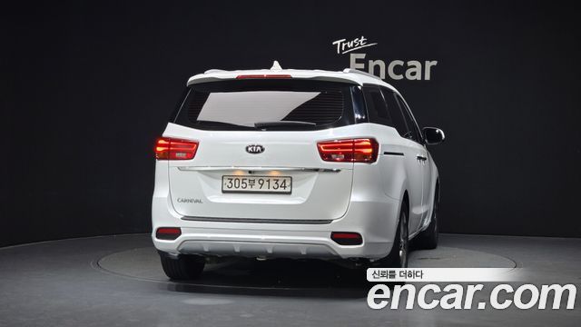 Kia Canival 2019 — photo 4