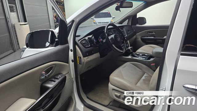Kia Canival 2019 — photo 10