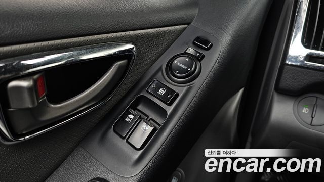 Hyundai Starex 2012 — photo 16
