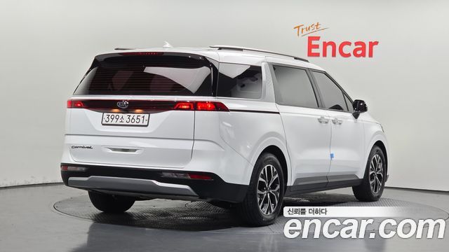 Kia Canival 2021 — photo 2