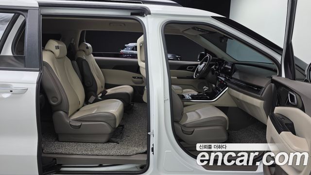 Kia Canival 2021 — photo 16