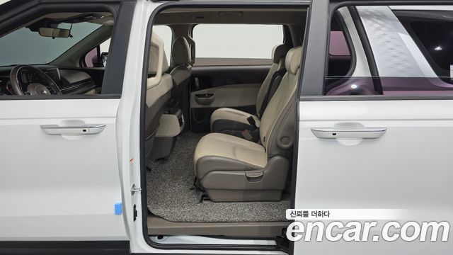 Kia Canival 2021 — photo 29