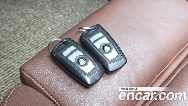 BMW 5-Series 2013 — photo 16