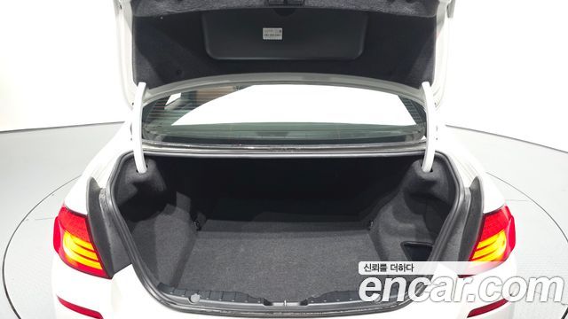 BMW 5-Series 2013 — photo 20