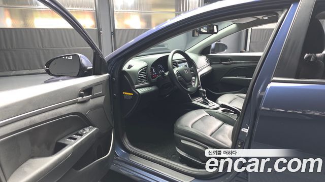 Hyundai AVANTE 2018 — photo 10