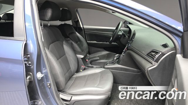 Hyundai AVANTE 2018 — photo 11