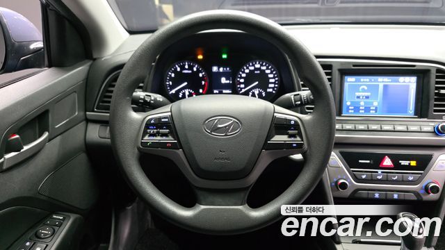 Hyundai AVANTE 2018 — photo 13