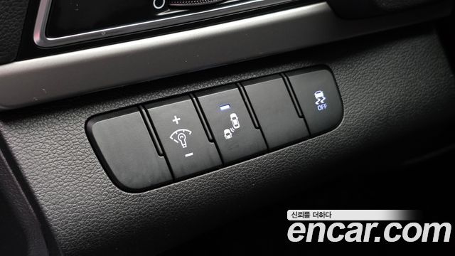 Hyundai AVANTE 2018 — photo 19