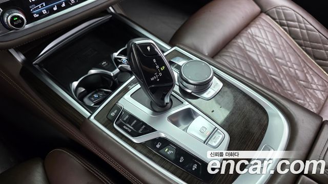 BMW 7-Series 2020 — photo 9