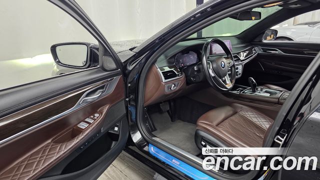 BMW 7-Series 2020 — photo 10