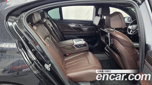BMW 7-Series 2020 — photo 12