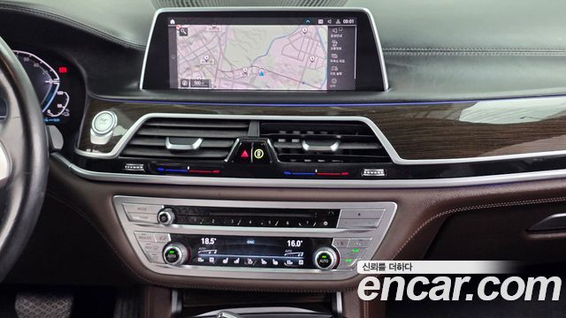 BMW 7-Series 2020 — photo 14