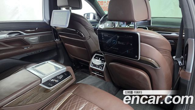 BMW 7-Series 2020 — photo 17