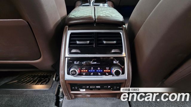 BMW 7-Series 2020 — photo 18