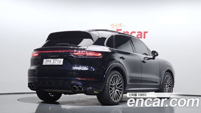 Porsche Cayenne 2019 — photo 2