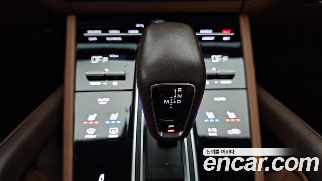 Porsche Cayenne 2019 — photo 12