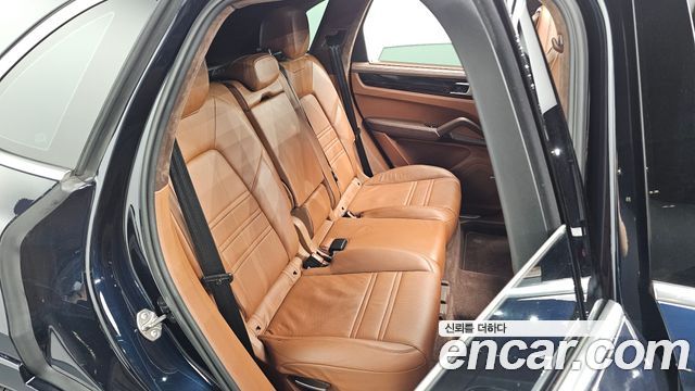 Porsche Cayenne 2019 — photo 17