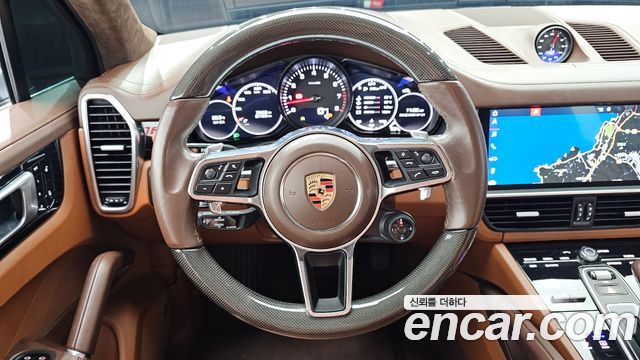 Porsche Cayenne 2019 — photo 19