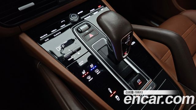 Porsche Cayenne 2019 — photo 24