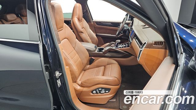 Porsche Cayenne 2019 — photo 16