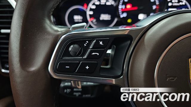 Porsche Cayenne 2019 — photo 27