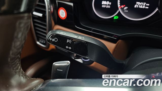 Porsche Cayenne 2019 — photo 29