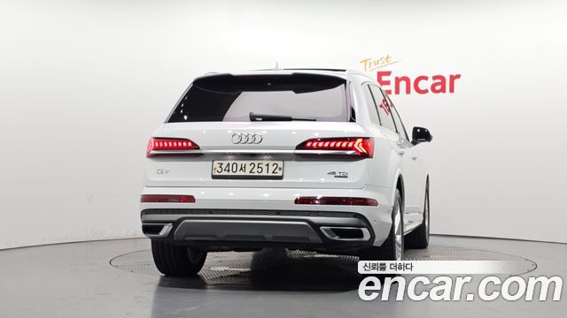 Audi Q7 2020 — photo 4