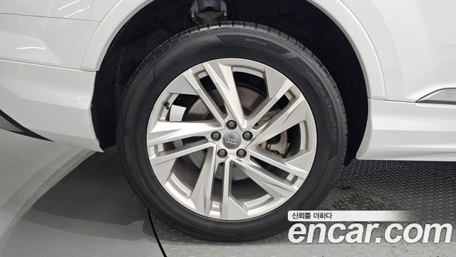 Audi Q7 2020 — photo 5