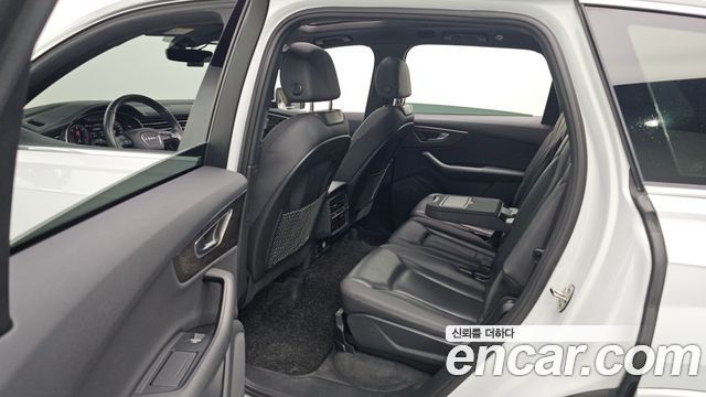 Audi Q7 2020 — photo 18