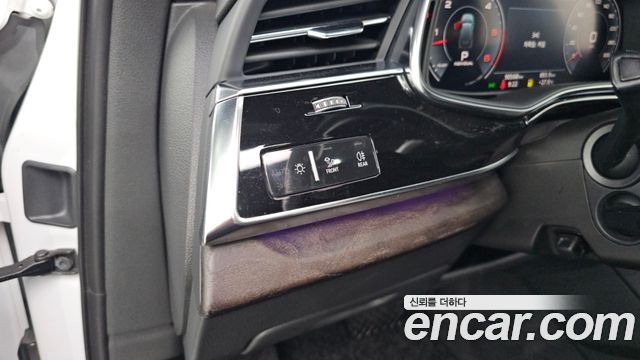 Audi Q7 2020 — photo 24