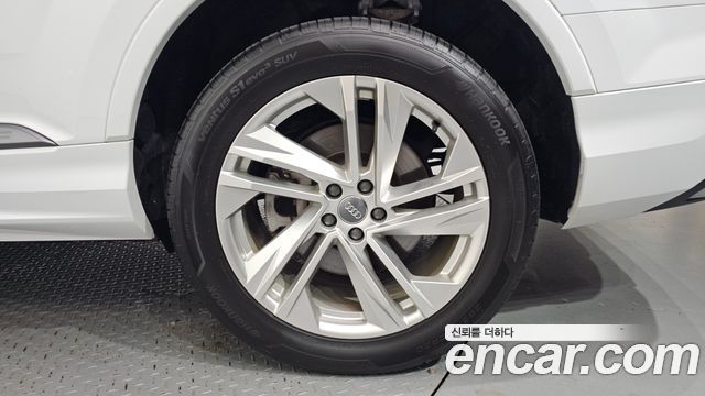 Audi Q7 2020 — photo 7