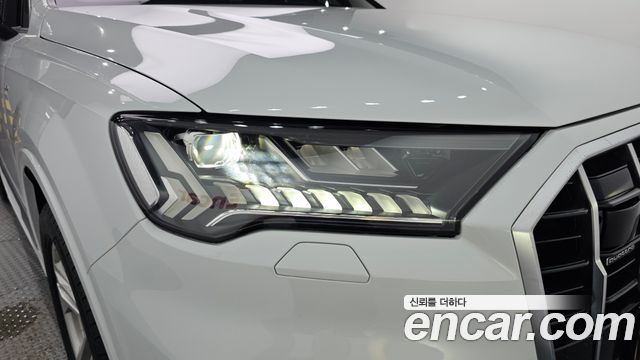 Audi Q7 2020 — photo 8