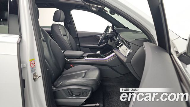 Audi Q7 2020 — photo 16